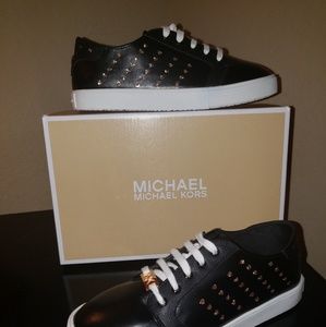 Brand new Michael kors sneakers size 5